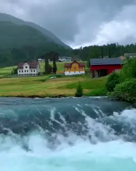 شاهد أجمل وأروع فيديو لجمال الطبيعة مع صوت النهر الجاري في النرويج، من بين أجمل المناظر في العالم.. #اكسبلور #أنس_القاسم