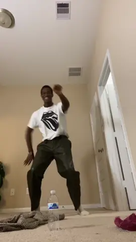 When silento comes on you drop everything #fyp #xyzbca #dance #silento #snowbunny #afrobeats #nike