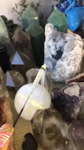 Sun is shining good vibrations is flowing through the air. #cleansingcrystals #crystalworld #crystalshop #isellcrystals #fyp #foryourpage #spiritual