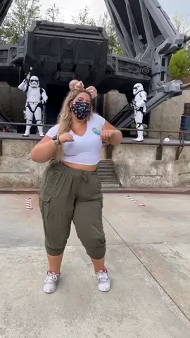 The stormtrooper weren’t impressed ￼#stormtrooper #starwars #MillennialsOfTikTok #disney #dance #domydance #curvy #torrid #fun #happy