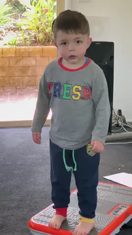 Put your kid on a vibrating machine and you have HOURS of entertainment 😹😹😹 #toddler #baby #laugh #MillennialsOfTikTok #DidYouKnow #aussie