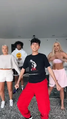 teaching my friends how to tiktok dance ❤️