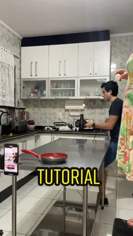 Jogando ping pong de um jeito diferente! 🏓 Posto o resultado? IB: @guilhermetank #tutorial #makingoff #portrasdascameras #behindthescenes