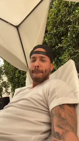 😘