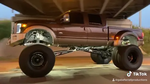 300K!!! 🥳🥳 #GetTheLook #fyp #powerstroke #lifteddually #liftedtrucks #dieseltruck #sematruck #tootedup #46s #turbodiesel #trucksoftiktok