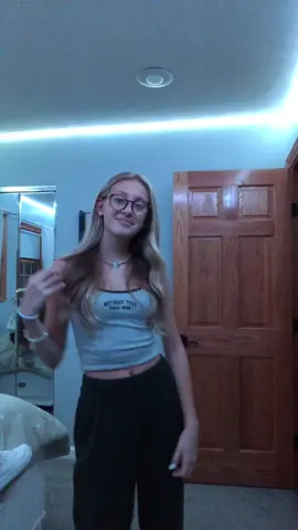 DO U LIKE MY GLASSES 😆😀😼