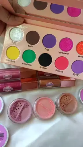 20% off w/ code CEEGLOWS at RoseGlassCosmetics.com ✨ looks otw tonight! #HeyAngel #makeup #muachallenge #makeupvideos #eyeshadow #lipgloss #highlight