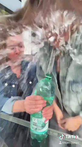 Ok damit habe ich nicht gerechnet. Mama ist doch nicht von gestern 😂‼️#tiktok #fypシ #prank #mum #foryou #page #funny #challenge #water #fürdich