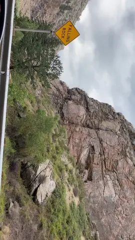 Cruising through the #mountains in #colorado #HelloFall #ClosetTour #Hiking #worldpeace #freshfamily #amazingview