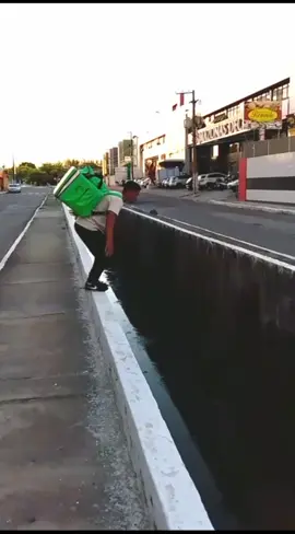 Nunca mais tento imitar ninguém, com quantas curtidas vc está vendo esse vídeo?           #parkour #fusioninfluencers #ads #paid #resso