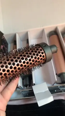 Brand is KIPOZI on Amazon! It’s $42.99 ✨ @alenaavictoriaa 💖 #curlingiron #hairstyle #hair #fyp #xyzbca