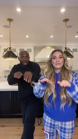 Swag Bag Lean @allisonholkerboss DC: @bryansanon
