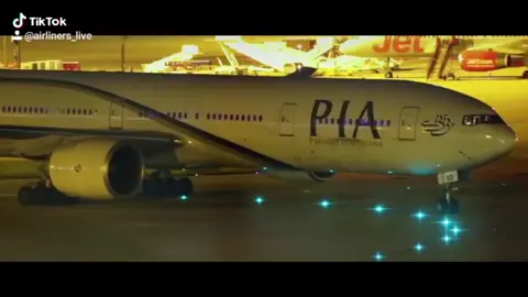 #avgeek #aviation #manchesterairport #throwback #airplane #travel #flying #night #aesthetic #xyzbca #fyp