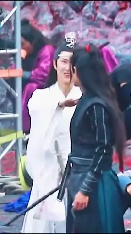 ဘာအေၾကာင္းေျပာေနၾကပါလိမ့္..🤔🤔😍💚❤#xiaozhan #wangyibo #xiaozhan肖战 #wangyibo王一博 #theuntamed陈情令 #cdrama #fy