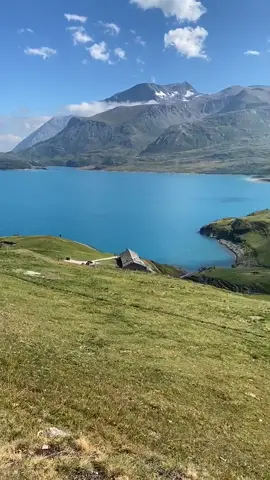 📍Lac du Mont-Cenis - Alpes Françaises ! 😍🇫🇷✨ #bluelake #lake #lac #alpes #alps #montagne #mountain #mountains #travel #travellife #voyage #dream