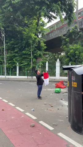 Celana boleh biru, tapi nyali seperti serdadu. #reformasidikorupsi #demo #tolakomnimbuslaw
