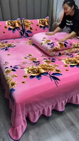 Do you think this quilt looks good? Do you want to buy it?#gotomyhomepage #bedding #bed #quilt #foryou #foryoupage