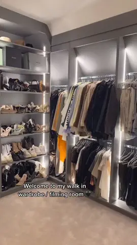 Been dreaming of this room since I was a little girl💓  #walkinwardrobe #fyp #for youpage #viral #foryou #wardrobe