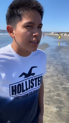 Chilling at the beach 😎😎 @rxben_7 #beach #chilling #morning #morningvibes #vibe #vibes #fyp #foryou #foryoupage @hollisterco @tinyjeans #hollister