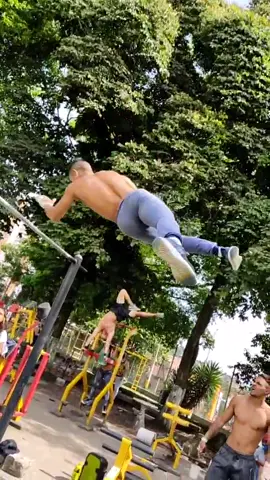 Domingo de barras 💪 #streetworkout #calistenia #calisthenics #workoutchallenge #muscleup #pullup
