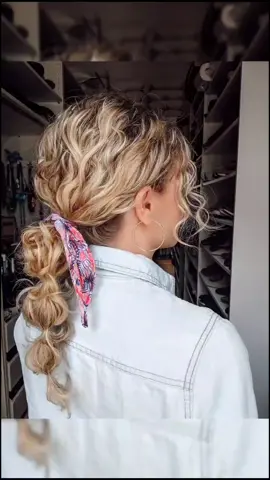 Curly Bubble Braid! #hairstyle #fallaesthetic #hairvideos #hairtutorial