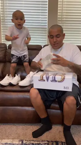 Opening are new shoes from @wunimbe and Brice thought he could get me back lol#enkyboys #enkyboy