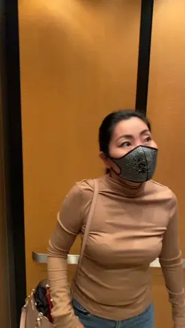 Making tiktok inside the elevator then the door open and somebody came in so I didn’t finish the whole thing.