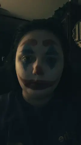 Ayyyy I fucked up the eyebrows but i did Halloween makeup I guess ✨😬 #31daysofhalloween #joker