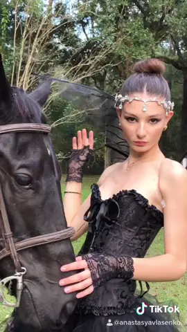 why hasn’t this aesthetic gotten the hype?? #fyp #viral #halloween #fairy #trend #foryoupage #foryou #wlyg #model #HalloweenIsHere #horse #aesthetic