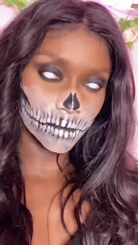 Everyone has a dark side 💀 @saltashes  #cutyoutwithakiss #saltashes #makeupreveal  #skullface #sfxmakeup