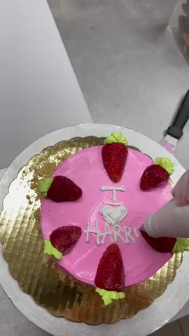 #harrystyles #1direction #onedirection #1D #watermelon #watermelonsugar #strawberry #strawberries #satisfying #cake
