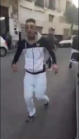 مكانش رئيس كاين تصورير لحلقة 2 معا تبون 😂😂@zine_dine5