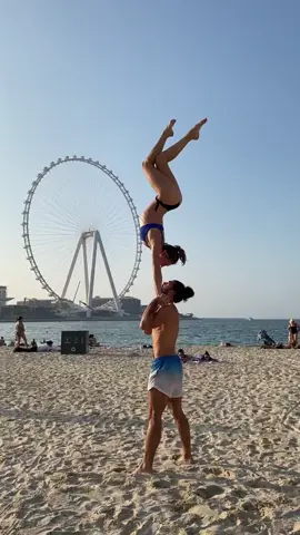 Typical day at the beach 🏖 Do you like the pool or the beach more?! #circus #acrobatics #FreeYourAwesome #WhereILive #handstand