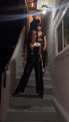 @qveenherby He loves me (please don’t let this flop) @simrinplayer @camrynscottpearson #dance #HolidayCountdown #WhereILive #qveenherbychallenge