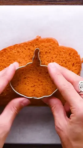 Here’s how to hack the perfect pumpkin pound cake!🍂 #tiktokfood #EasyRecipe