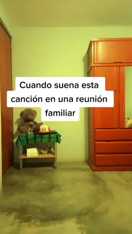 Un concierto en mi cuarto 😅 #losronisch #bailecumbia #fiestadance #Cumbia #yoenlafiesta #baile #dance #humor #comedia #familia