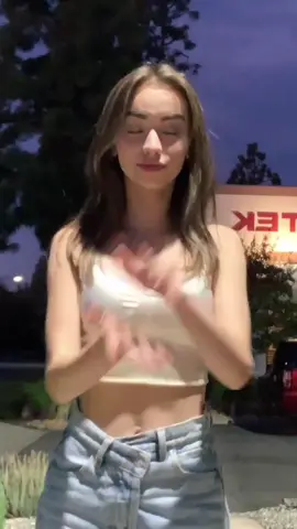 i don’t know the dance can u tell