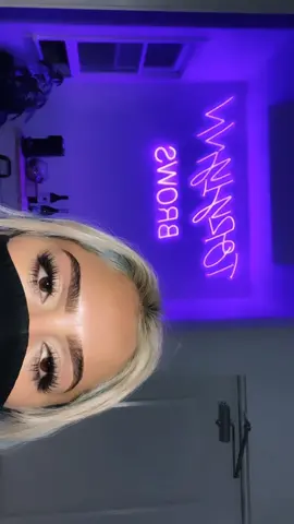 Brows by @torylynnbrows ✨ hit her up if you're in LA #cejasperfectas #browwax #bombassbrows #browtutorial #browtransformation