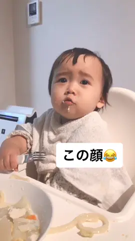 最近フォークの練習中ですが上手くいかないと悲しむのが面白い…🤣#子供のいる暮らし #うちの子デビュー #何やってもあかんわ