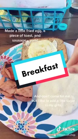 Not exactly low carb, but still a pretty healthy breakfast! #healthy #breakfast #millennial #MomsofTikTok #weightloss #weightlossjourney