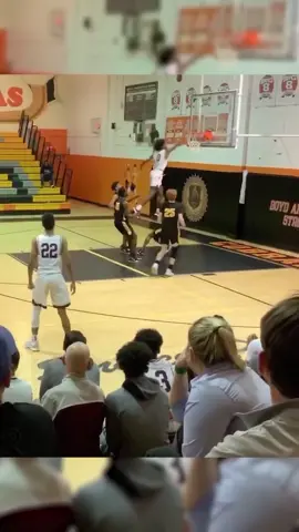 ON HIS HEAD 🤯 bucketteamo/ig #basketball #dunk #wow