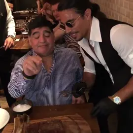 Saltbae serving Diego Maradona! 😢 #maradona #fyp #vvip #foryou #foryoupage #saltbae #vvip #dubai #xyzbca