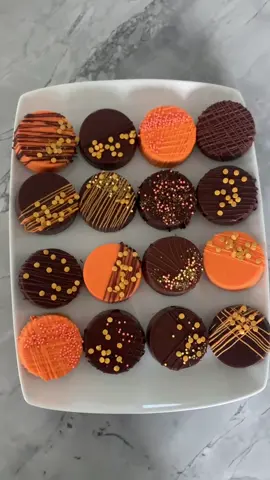 Chocolate covered Oreos 🍁#foodtiktok #thanksgiving #givingthanks #fyp