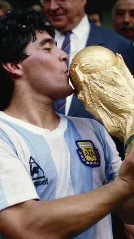 #maradona #sei #stato #il #Dio #del #calcio #tienimi #il #posto #vicino #a  #te #diego #tequiero 😞😞😞#napoli #tiama 💙💙💙R.I.P.#d10s
