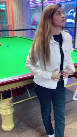 Seekhany mjhy gy thy Khel akely re😒🥺 @aalleey            Instagram: _hirakhanofficial      #hirakhan #foryou #fyp