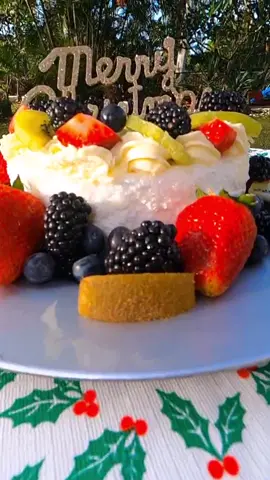 Pavlova Cake 🤤😍🎄 #tiktokaustralia #gopro #tiktok #australia #satisfying #christmas #12daysofxmas #pavlova