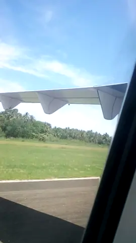 mendarat dengan selamat d bandara Binaka nias