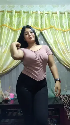 Instagram @apreel28_ #fyp #fypdongggggggg #foryou #foryoupage #beranda #viral #goyangtiktok #tiktokviral #tiktok #dance #dancetutorial #goyang #insta