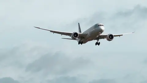 #avgeek #aviation #manchesterairport #landing #boeing #airplane #fly #travel #wanderlust #wishuponastar #xyzbca #fyp