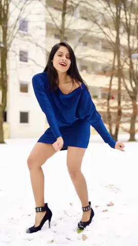 Snow, heels, and dance 😄#tamil #tamiltiktok #germantamil #tamiltrends #4u #4up #viral #germany #fyp #foryou #tamiltrending #tamilgaana #callfortamil